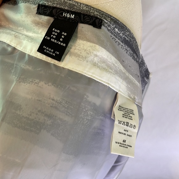 H&M Gray and White Pleated Skirt - Picture 4 of 4